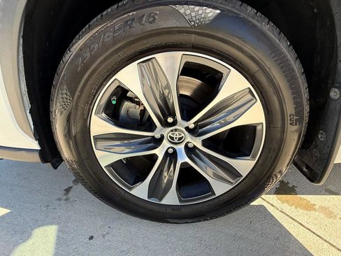 Used 2022 Toyota Highlander XLE image 22