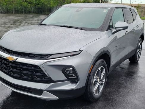 Used 2025 Chevrolet Blazer LT AWD/4WD image 3