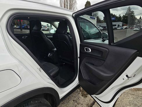 Certified 2025 Volvo XC40 B5 Core w/ Protection Package Premier image 12