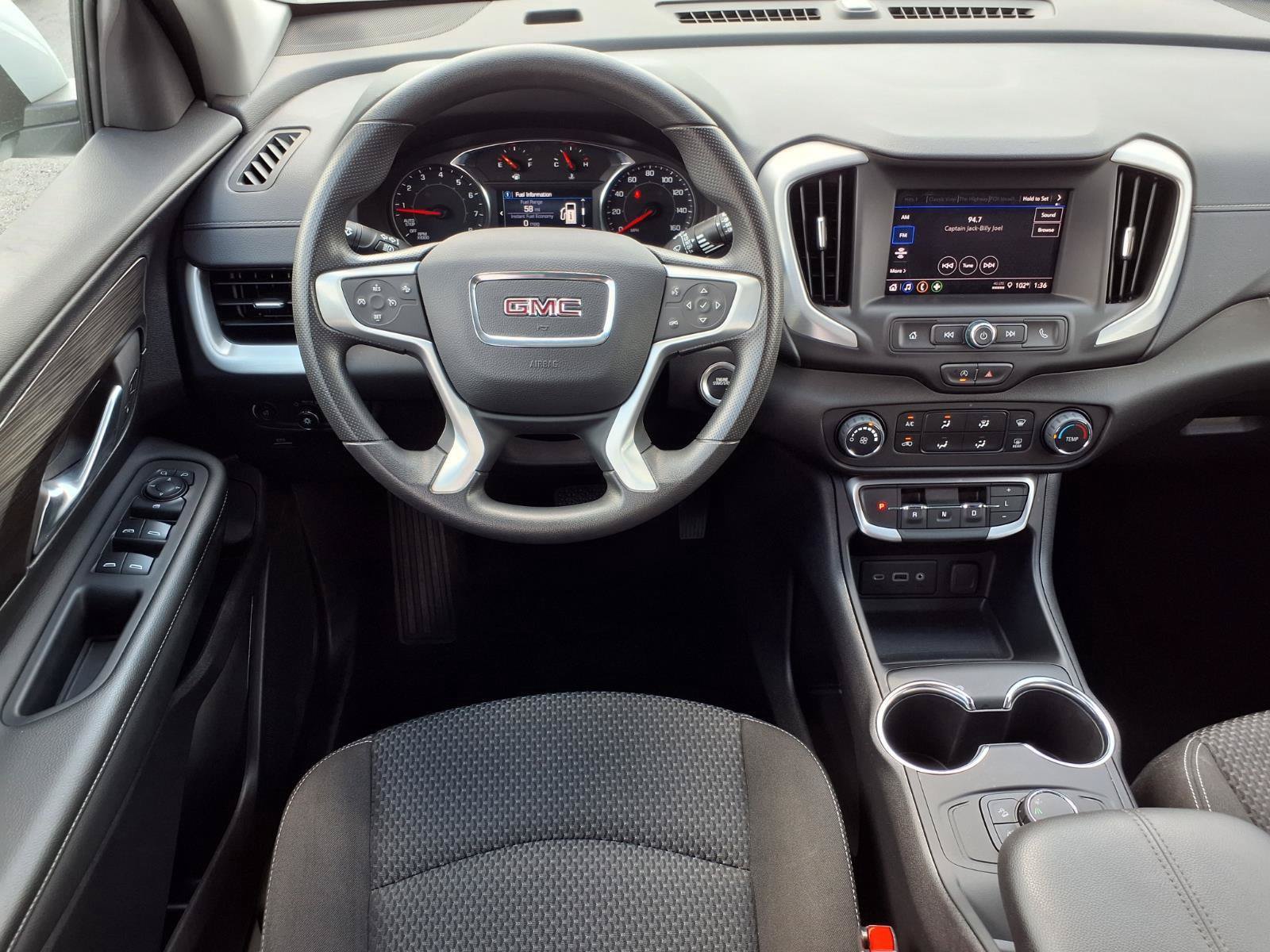 Used 2024 GMC Terrain SLE FWD image 2