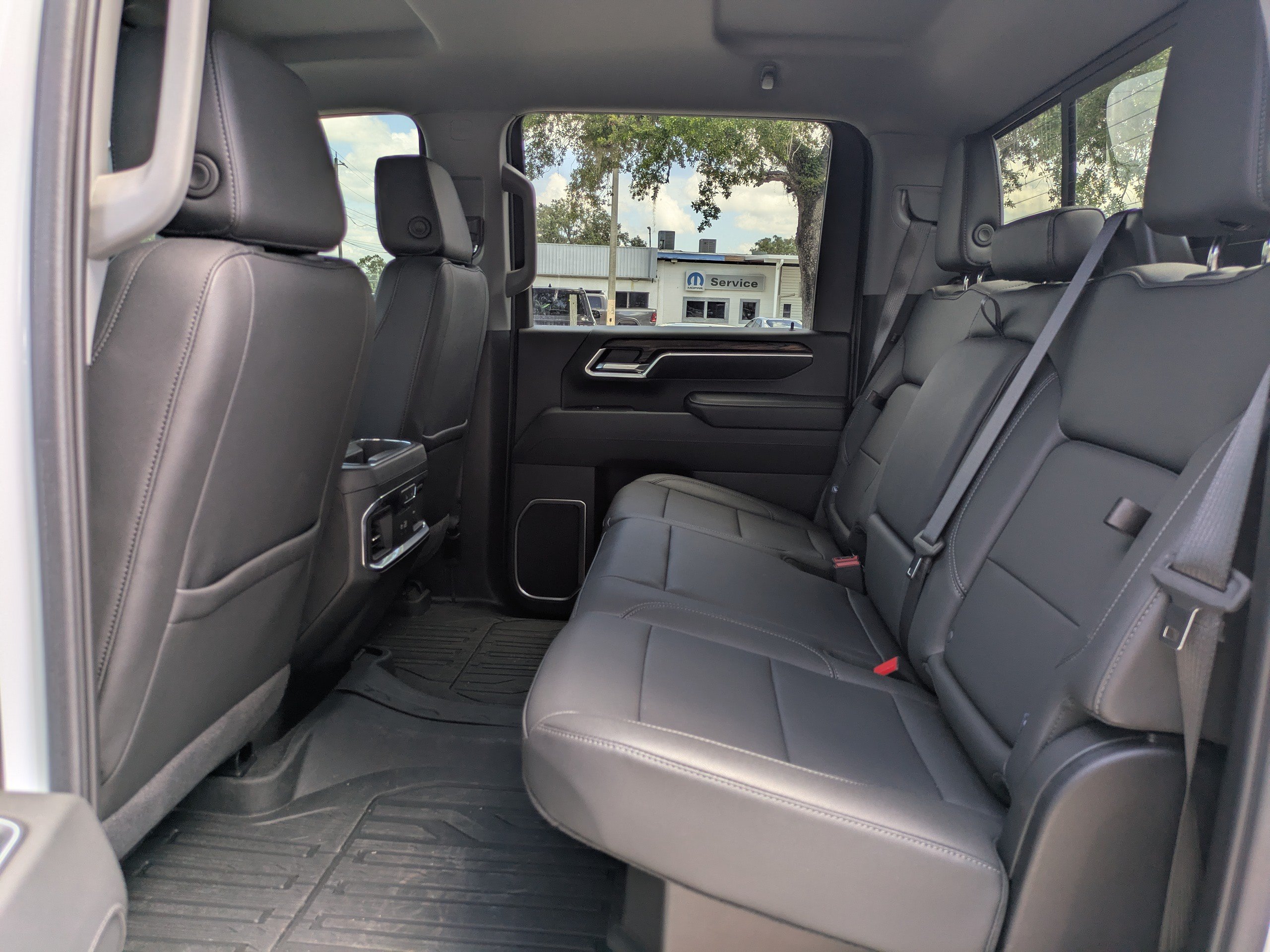 Used 2025 GMC Sierra 2500 SLT w/ SLT Premium Package AWD/4WD image 12