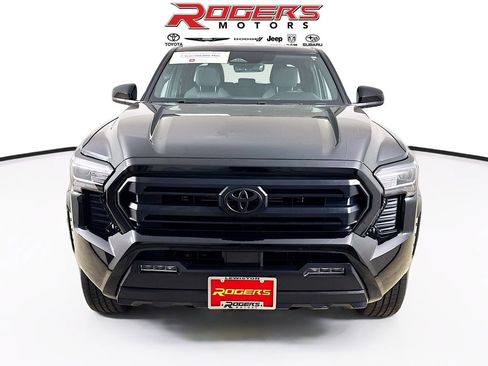 Certified 2024 Toyota Tacoma SR5 AWD/4WD image 7