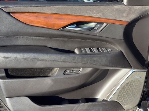 Used 2017 Cadillac Escalade ESV Luxury image 8