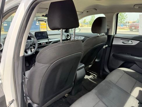 Used 2023 Kia Forte LXS w/ LXS Technology Package image 9