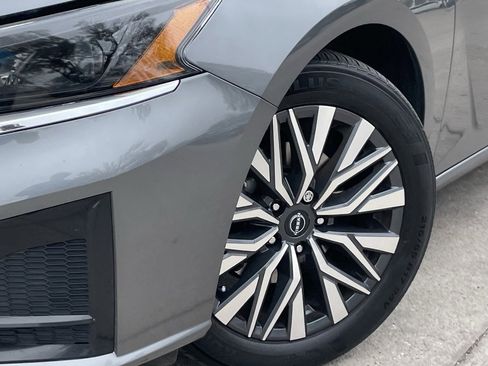 Used 2024 Nissan Altima 2.5 SV image 8