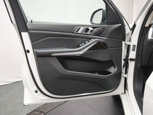 Used 2023 BMW X7 xDrive40i w/ Dynamic Handling Package image 46