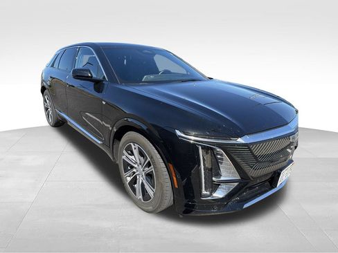 Certified 2024 Cadillac Lyriq Luxury AWD/4WD image 32
