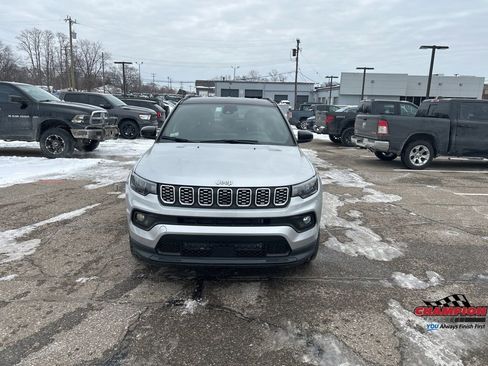 Used 2025 Jeep Compass Limited image 9