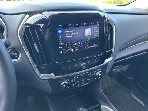 Used 2020 Chevrolet Traverse LT FWD image 30