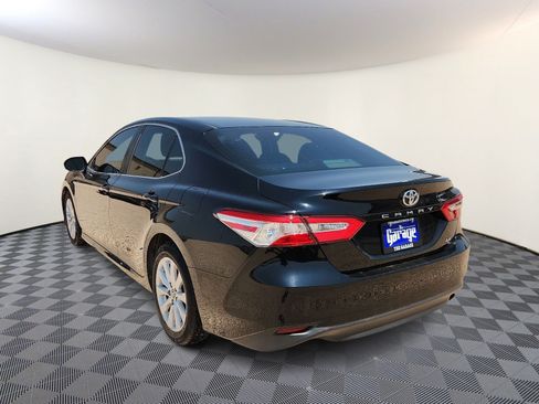 Used 2018 Toyota Camry LE FWD image 3