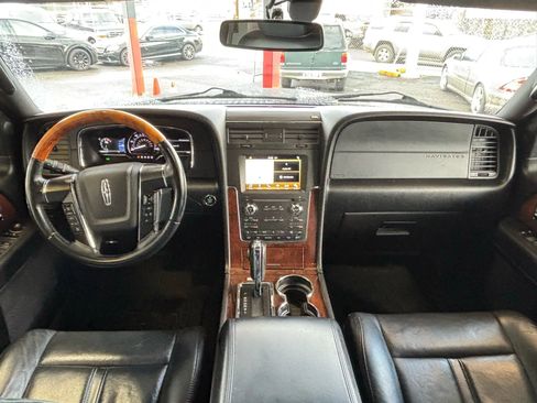 Used 2016 Lincoln Navigator L Select image 9