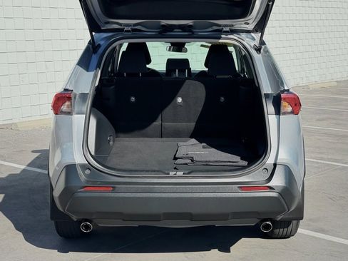 Used 2022 Toyota RAV4 LE image 10