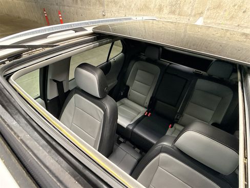 Used 2018 Chevrolet Equinox Premier image 23