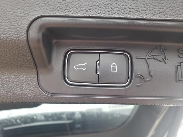 Used 2023 Ford Explorer XLT w/ Equipment Group 202A AWD/4WD image 7