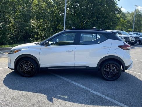 Used 2022 Nissan Kicks SR w/ Premium Package image 4