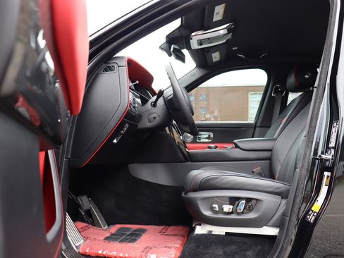 Used 2022 Rolls-Royce Cullinan Black Badge w/ Dark Exterior Package AWD/4WD image 18