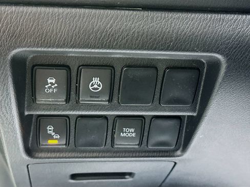 Used 2018 Nissan Pathfinder SV AWD/4WD image 12