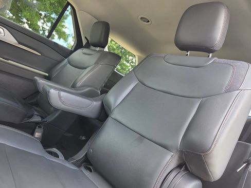 Used 2025 Ford Explorer Active w/ Active Comfort Package AWD/4WD image 24