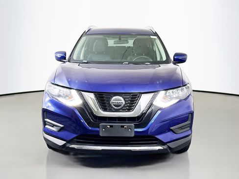 Used 2018 Nissan Rogue SV image 2