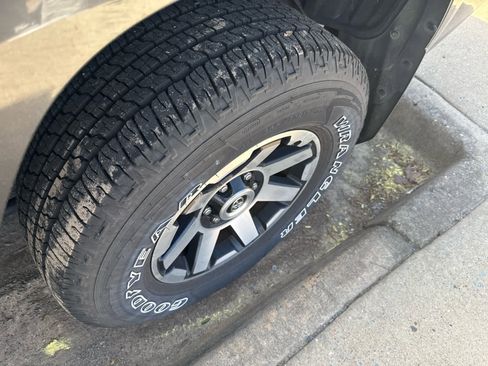 Used 2018 Toyota 4Runner TRD Off-Road Premium image 5