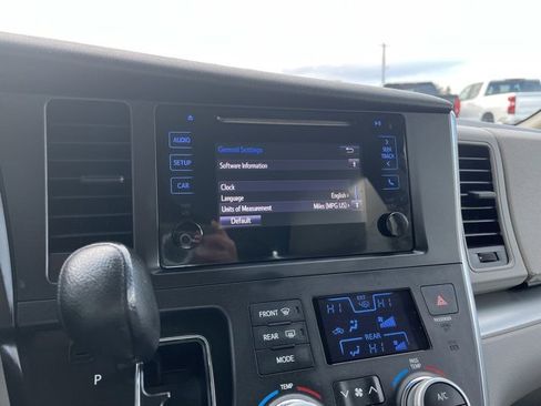 Used 2015 Toyota Sienna L image 52