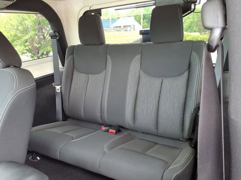 Used 2015 Jeep Wrangler Sahara AWD/4WD image 4