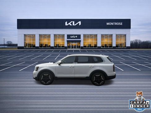 Used 2023 Kia Telluride EX w/ EX Captain's Chair Package FWD image 9