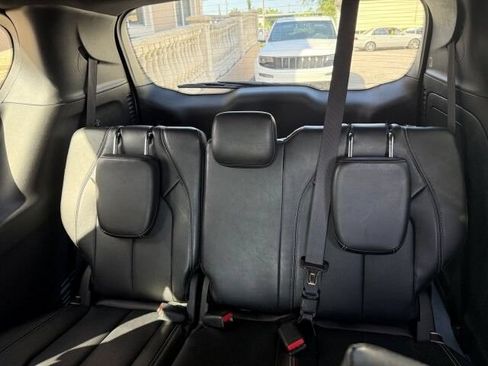 Used 2024 Chrysler Pacifica Limited FWD image 14