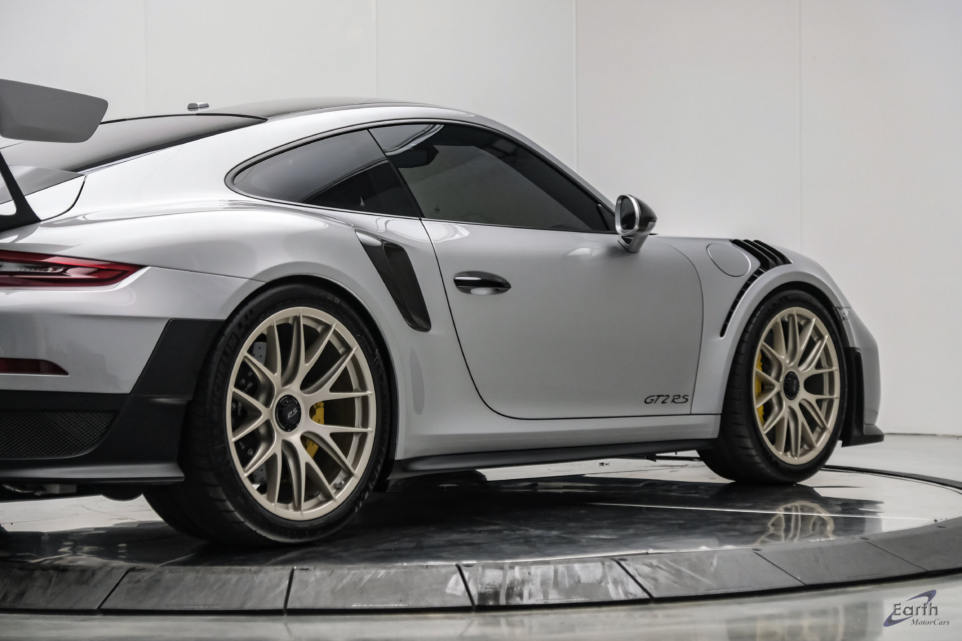 Used 2018 Porsche 911 GT2 RS RWD image 24