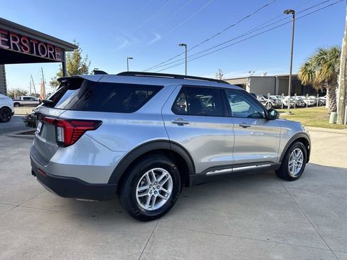 Used 2025 Ford Explorer Active w/ Active Comfort Package image 8