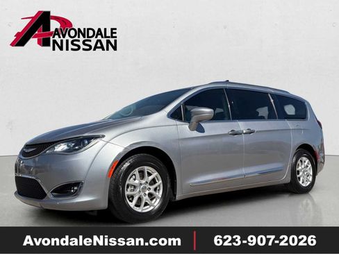 Used 2020 Chrysler Pacifica Touring-L FWD image 1
