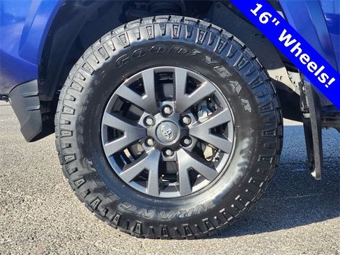 Used 2023 Toyota Tacoma SR5 w/ Technology Package image 10
