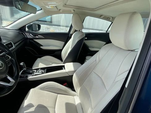 Used 2018 MAZDA MAZDA3 Grand Touring image 32