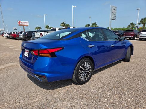 Used 2025 Nissan Altima 2.5 SV FWD image 8