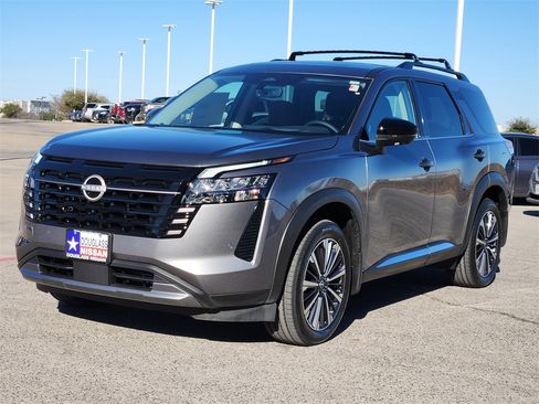 New 2026 Nissan Pathfinder Platinum image 2