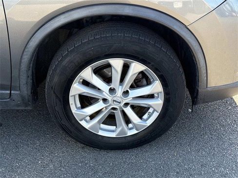 Used 2015 Nissan Rogue SV image 7