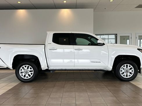 Certified 2025 Toyota Tacoma SR5 image 3