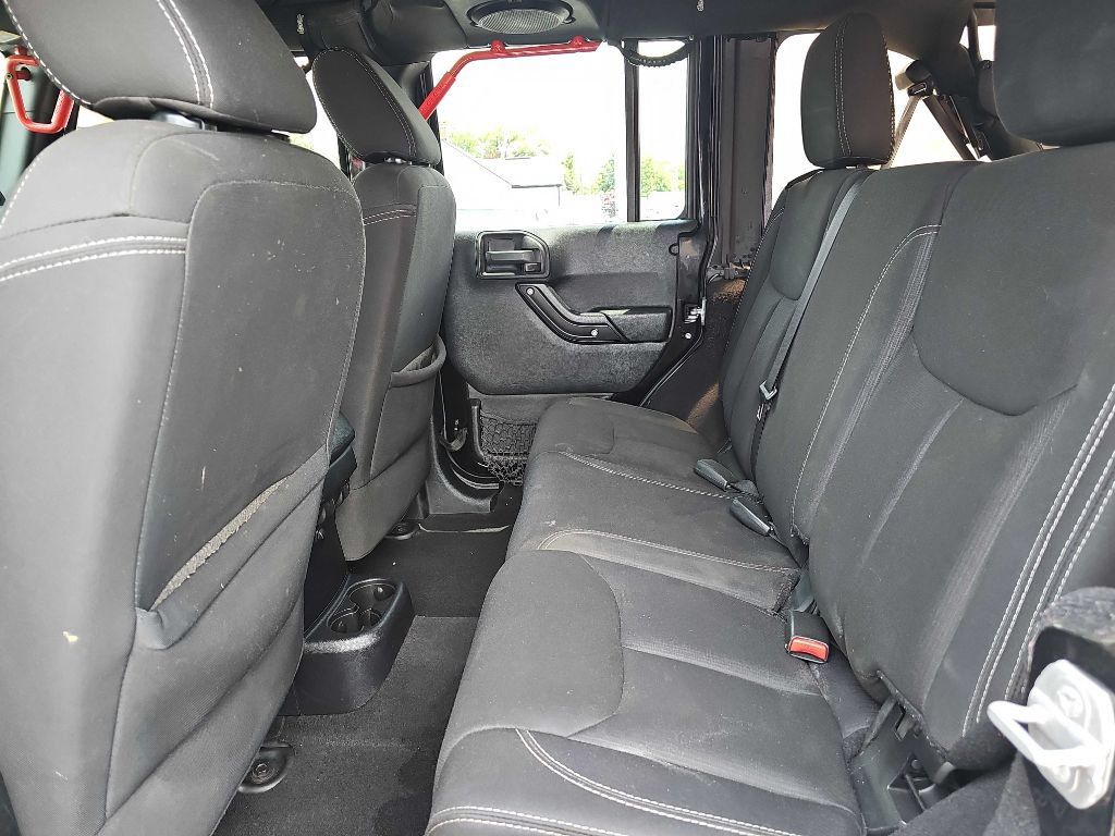 Used 2014 Jeep Wrangler Unlimited Rubicon w/ Connectivity Group AWD/4WD image 39