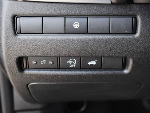 Used 2025 Nissan Rogue SV FWD image 26