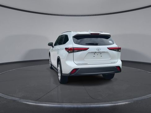 Used 2022 Toyota Highlander Limited FWD image 7