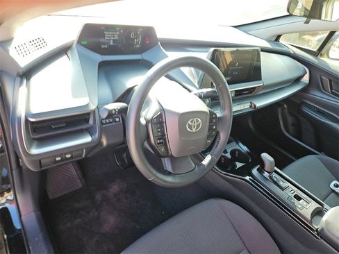 Used 2025 Toyota Prius LE image 13