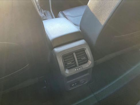 Used 2019 Volkswagen Tiguan SEL Premium w/ 3rd Row Seat Package image 36