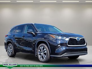 Used 2023 Toyota Highlander XLE AWD/4WD video 1