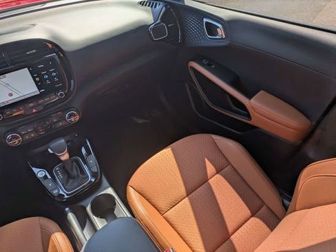 Used 2025 Kia Soul EX image 17