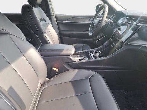 New 2025 Jeep Grand Cherokee L Limited AWD/4WD image 10