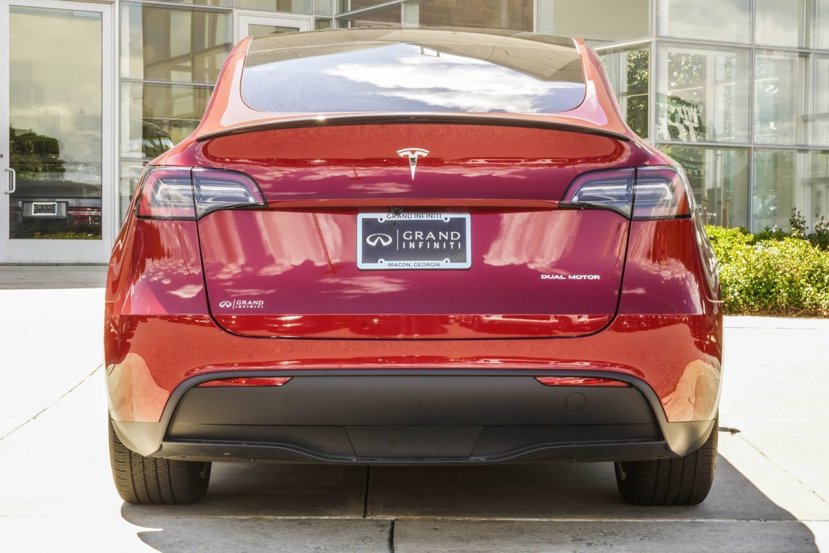 Used 2024 Tesla Model Y Long Range AWD/4WD image 11