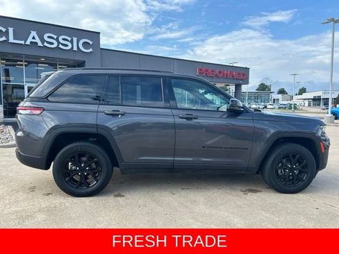 Used 2024 Jeep Grand Cherokee Altitude AWD/4WD image 14