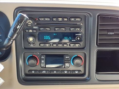 Used 2004 Chevrolet Tahoe Z71 w/ Z71 Preferred Equipment Group image 6