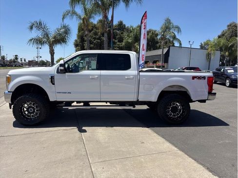 Used 2017 Ford F250 Lariat w/ Lariat Value Package AWD/4WD image 8