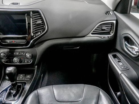 Used 2020 Jeep Cherokee Limited AWD/4WD image 30